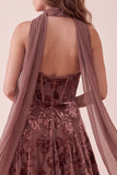 Corset en chocolat en velours en velours A-Line Maxi robe de cérémonie avec une ceinture en chiffon