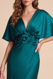 Robe formelle Maxi en satin verte paon à manches flottantes en V avec une fleur 3D