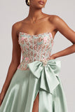 Robe de bal de bal corset verte A-Line Strapless en satin avec nœud et fente