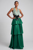 Robe de soirée longue vert foncé ligne A en satin avec volants, étages, découpes, franges et nœud