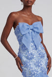 Robe de soirée longue bleue sirène en organza sans bretelles avec appliqués, volants et nœud