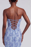 Robe de soirée longue bleue sirène en organza sans bretelles avec appliqués, volants et nœud