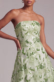 Robe de soirée longue verte ligne A avec bustier, paillettes et dentelle au dos