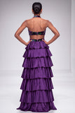 Robe de soirée longue violette en satin à étages avec volants et découpes