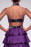Robe de soirée longue violette en satin à étages avec volants et découpes
