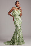 Robe de soirée longue verte sirène sans bretelles avec volants et paillettes