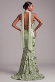 Robe de soirée longue verte sirène sans bretelles avec volants et paillettes