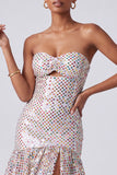 Robe de soirée longue verte sirène sans bretelles avec volants et paillettes
