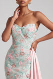 Robe de soirée longue vert clair sirène en satin sans bretelles avec broderie florale et paillettes