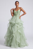 Robe de soirée longue vert clair ligne A à fines bretelles à étages avec paillettes et appliqués floraux 3D