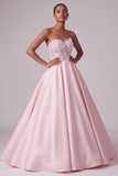 Robe de soirée longue rose poudré en satin sans bretelles avec corset, bustier et appliqués papillon 3D