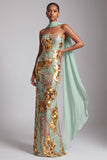 Robe de bal longue de bal sans bretelles dorées à paillettes avec drapé en chiffon