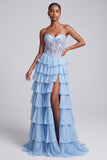 Corset de bal en satin bleu clair, traînée transparente en chiffon à volants et fente