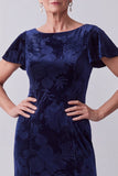 Robe mère de la mariée longue bleu marine en velours à col bateau à manches flottantes avec motifs floraux