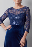 Robe mère de la mariée longue bleu foncé ligne A en velours à col rond avec broderie