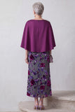 Robe mère de la mariée midi fuchsia fourreau en velours avec cape, strass et fleurs