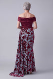 Robe mère de la mariée longue bourgogne sirène en velours à épaules dénudées avec fleurs et drapé
