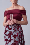 Robe mère de la mariée longue bourgogne sirène en velours à épaules dénudées avec fleurs et drapé