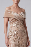 Robe mère de la mariée longue champagne fourreau en velours à épaules dénudées avec appliqués floraux