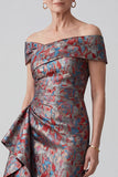 Robe mère de la mariée grise fourreau en jacquard à épaules dénudées avec drapé et fronces