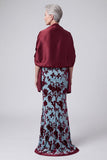 Robe mère de la mariée longue bleu lac sirène en velours à col V avec cape