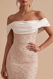 Robe de mariée blanche et rose jusqu'aux chevilles fourreau à épaules dénudées avec broderie florale