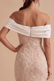 Robe de mariée blanche et rose jusqu'aux chevilles fourreau à épaules dénudées avec broderie florale