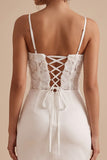 Corset blanc bodycon satin à bretelles fines courte robe blanche avec une fleur 3D