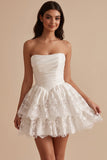 Robe blanche blanche, sans bretelles, en dentelle à étages, taille basque en satin et courte