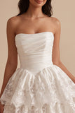 Robe blanche blanche, sans bretelles, en dentelle à étages, taille basque en satin et courte