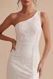 Robe blanche Midi Petite Blanche à fourreau blanc à fourreau d’une épaule à volants
