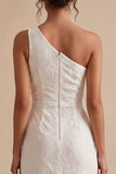 Robe blanche Midi Petite Blanche à fourreau blanc à fourreau d’une épaule à volants