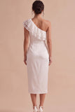 Robe blanche à fourreau blanc à une épaule froncée avec dentelle
