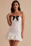 Ourlet bubble bodycon, bodycon sans bretelles Short Short White, Little White avec un nœud