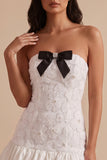 Ourlet bubble bodycon, bodycon sans bretelles Short Short White, Little White avec un nœud