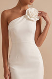 Robe blanche Bodycon Moulante Courte Une Épaule avec une fleur 3D