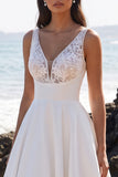 Robe de mariée blanche à col en V à décolleté en V et longueur thé