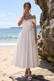 Robe de mariée blanche en satin longueur thé corset décollé