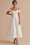 Robe de mariée blanche en satin longueur thé corset décollé
