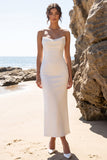 Robe de mariée maxiana, sans bretelles à col en satin et étui blanche, fendue dans le dos