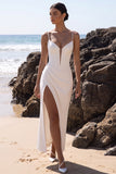 Robe de mariée en tuelle en vrac à fourreau blanc en tulle froncé avec fente latérale
