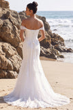 Robe de mariée longue en tulle appliqué à l’épaule blanche