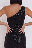 Robe cocktail courte bodycon à paillettes noires avec une épaule et découpe