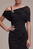 Robe de cerise maxi, fourreau noir, asymétrique à épaules décoiffées