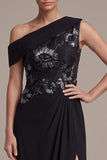 Robe formelle longue asymétrique à une épaule plissée et asymétrique avec des appliques