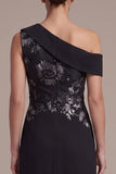 Robe formelle longue asymétrique à une épaule plissée et asymétrique avec des appliques