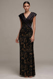 Robe longue formelle noire à étui en satin imprimé en V