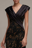 Robe longue formelle noire à étui en satin imprimé en V