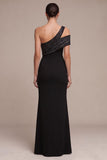 Robe formelle asimétrique à fourreau noir longue sur une épaule avec fente latérale