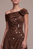 Robe formelle asymétrique à une épaule froncée haut-bas avec une fleur 3D